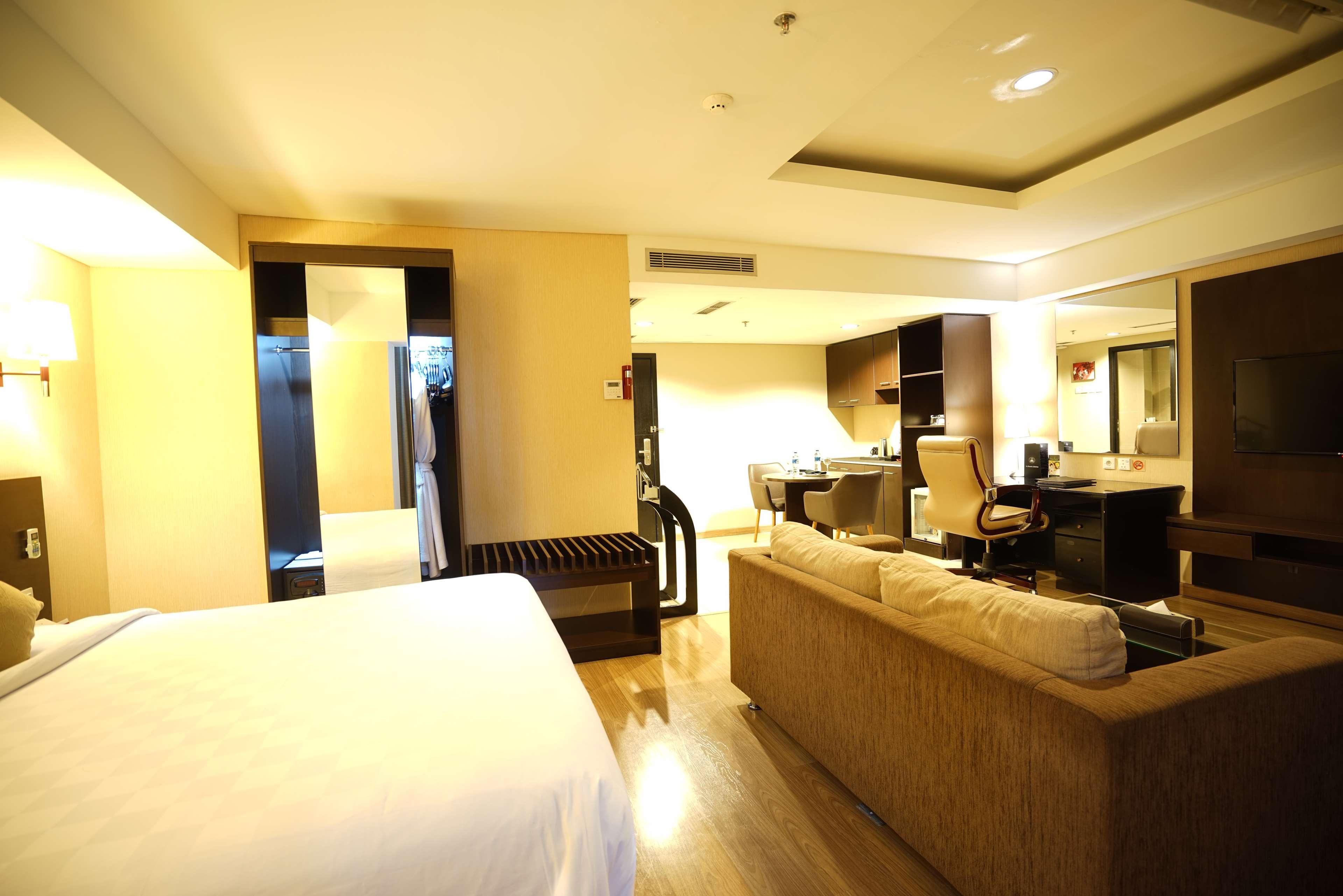 เบสต์ เวสเทิร์น พรีเมียร์ เดอะ ไฮฟ์ Hotel จาการ์ตา ภายนอก รูปภาพ