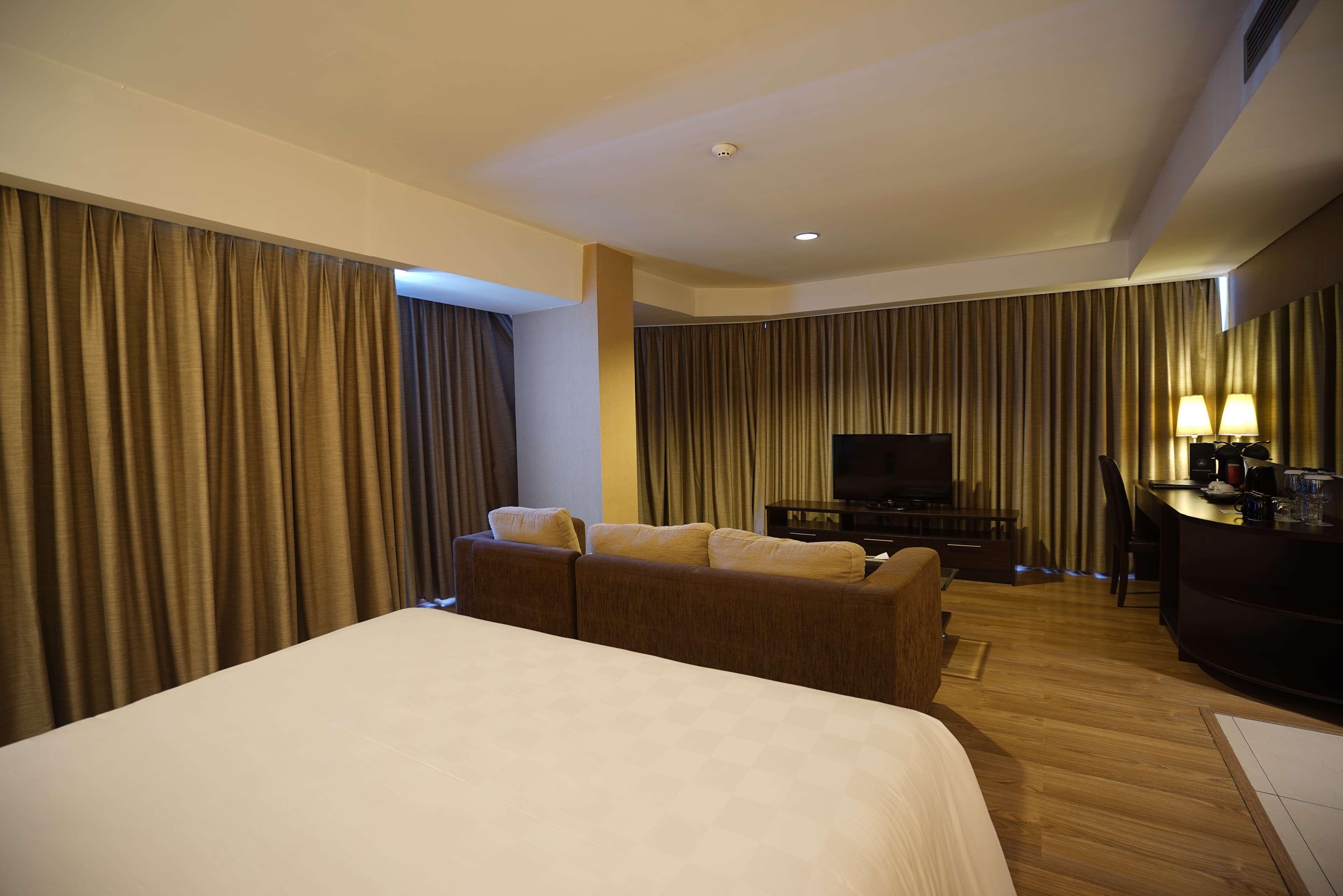 เบสต์ เวสเทิร์น พรีเมียร์ เดอะ ไฮฟ์ Hotel จาการ์ตา ภายนอก รูปภาพ
