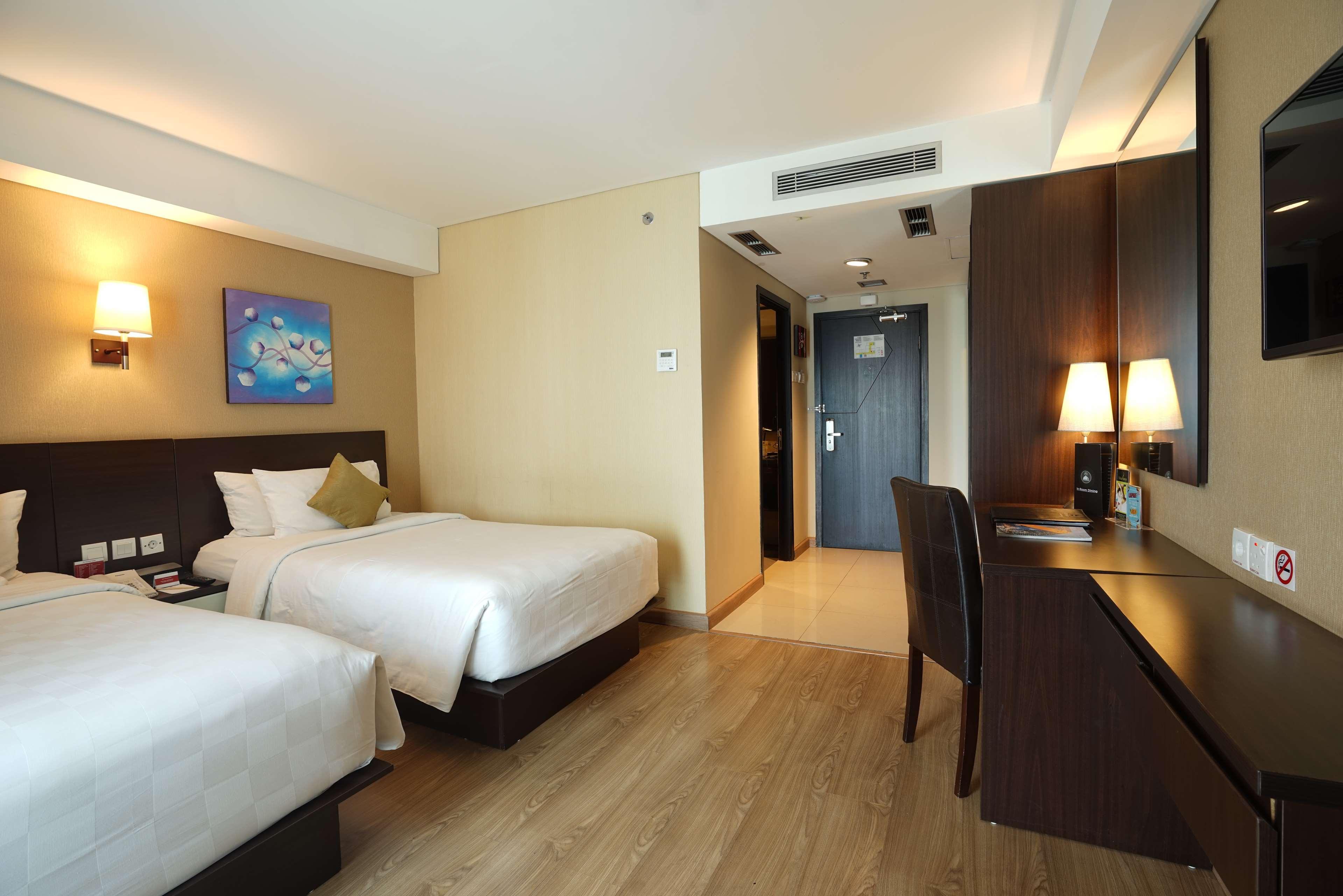 เบสต์ เวสเทิร์น พรีเมียร์ เดอะ ไฮฟ์ Hotel จาการ์ตา ภายนอก รูปภาพ