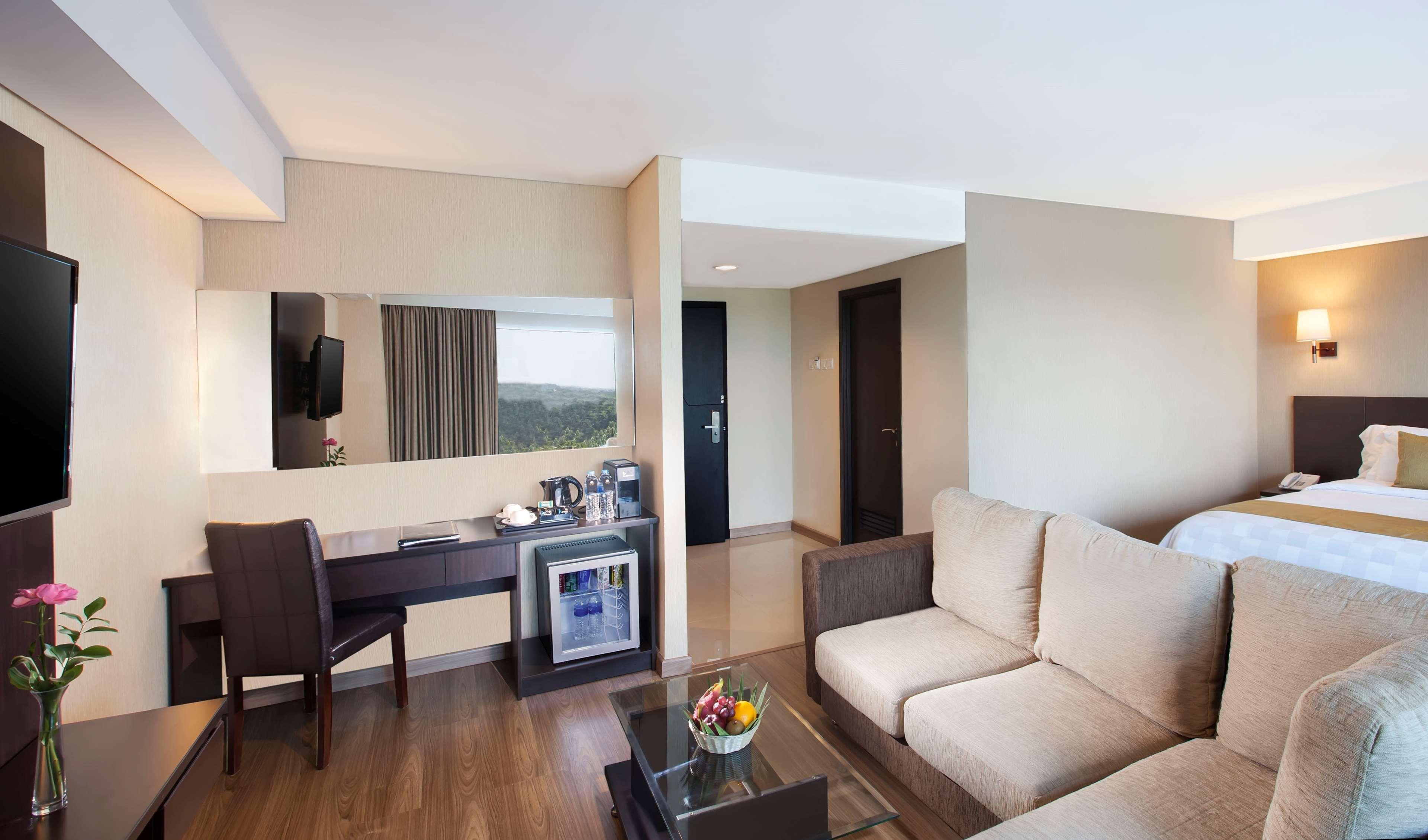 เบสต์ เวสเทิร์น พรีเมียร์ เดอะ ไฮฟ์ Hotel จาการ์ตา ภายนอก รูปภาพ