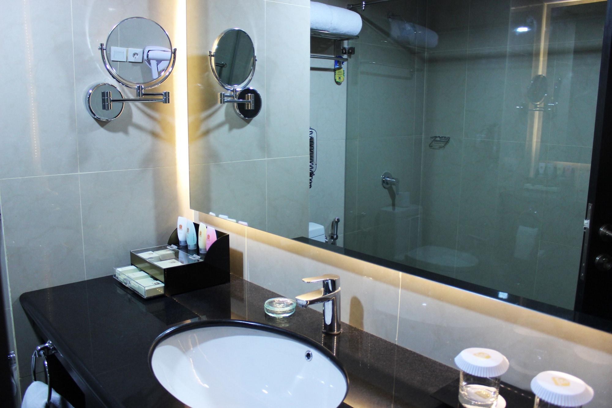 เบสต์ เวสเทิร์น พรีเมียร์ เดอะ ไฮฟ์ Hotel จาการ์ตา ภายนอก รูปภาพ