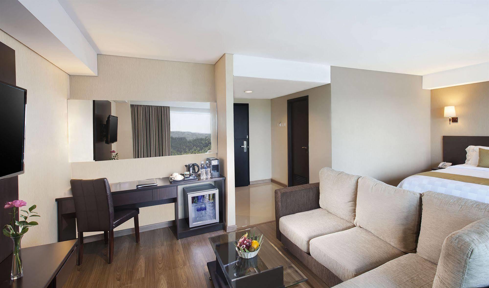 เบสต์ เวสเทิร์น พรีเมียร์ เดอะ ไฮฟ์ Hotel จาการ์ตา ภายนอก รูปภาพ